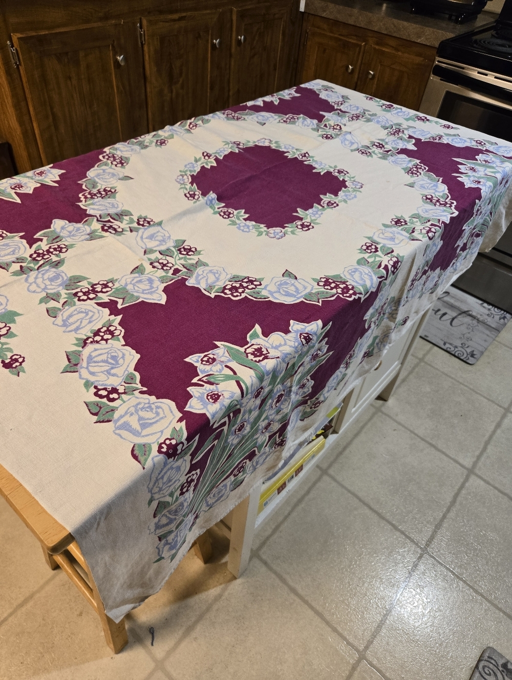 Vintage Floral Print Tablecloth in Purple and Cream - Elegant Home Dining